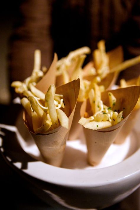 Would love to do frites cones with various dipping sauces for late night - and/or skyline coneys, raisin canes chix fingers Wedding Cones, Ideas Aniversario, Wedding Food Stations, Wedding Snacks, Truffle Fries, Reception Food, Wedding Reception Food, Food Stations, Late Night Snacks