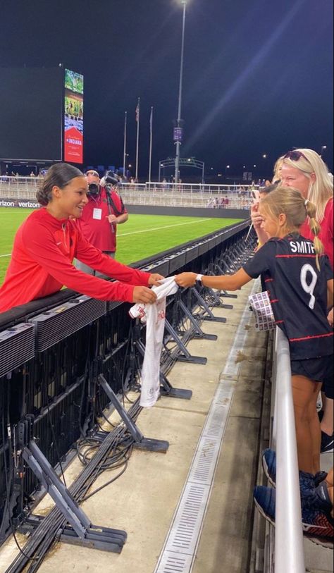 Sophia Smith Soccer, Soccer Photos, Soccer Aesthetic, Us Women's National Soccer Team, Soccer Hair, Portland Thorns, Uswnt Soccer, Sophia Smith, Soccer Photography