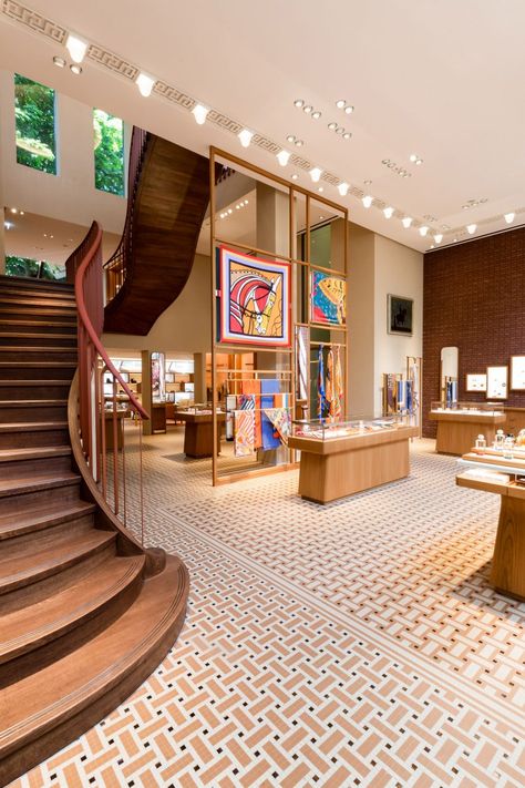 Hermès Amsterdam store in MVRDV's Crystal Houses Flooring Showroom Design, Flooring Showroom, Hermes Home, Wooden Pavilion, Hermes Store, Modest Boutique, Amsterdam Houses, Wood Staircase, Townhouse Designs