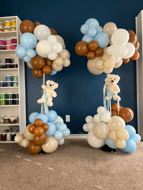 #itsaboy #bearbabyshower #babyboy #babyshower #babyshowerthemes #bears #balloons #ballooncolumns Bear Balloon Garland, Bear Balloon, Balloon Columns, Baby Bear Baby Shower, Balloon Garland, Baby Shower Themes, A Boy, Event Planning, Bears