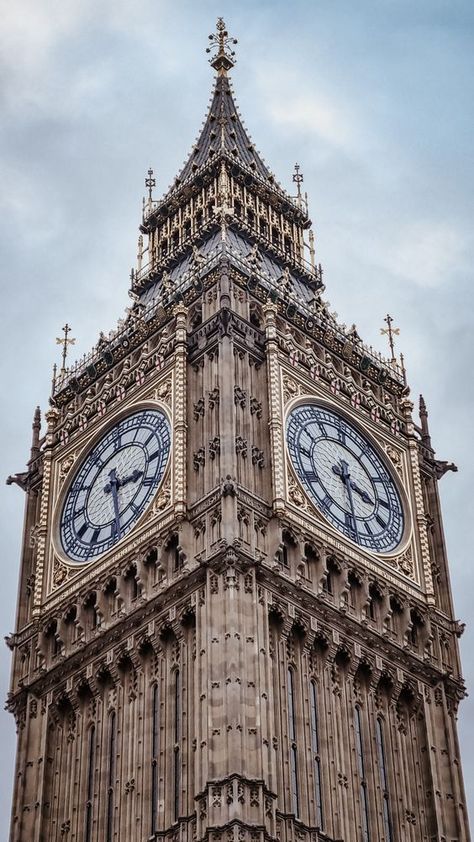 #TravelGoals #Wanderlust #ExploreMore #AdventureAwaits #BucketListTravel #TravelInspiration #TravelAddict #VacationVibes #TravelDiaries #RoamTheWorld Big Ben Wallpaper, Big Ben Aesthetic, Big Ben Photography, London Girl Aesthetic, London Flag, Elizabeth Tower, Wallpaper City, London Wallpaper, Quintessentially British