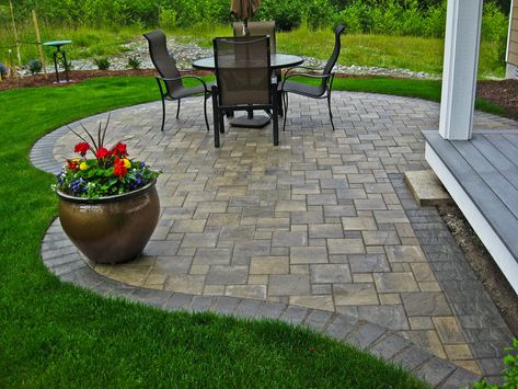 Paver Patios For Small Yards, Interlock Backyard, Outdoor Paver Patio Ideas, Front Yard Walkway Ideas, Yard Walkway Ideas, Landscaping Around Patio, Front Yard Walkway, Pavers Design, Yard Walkway