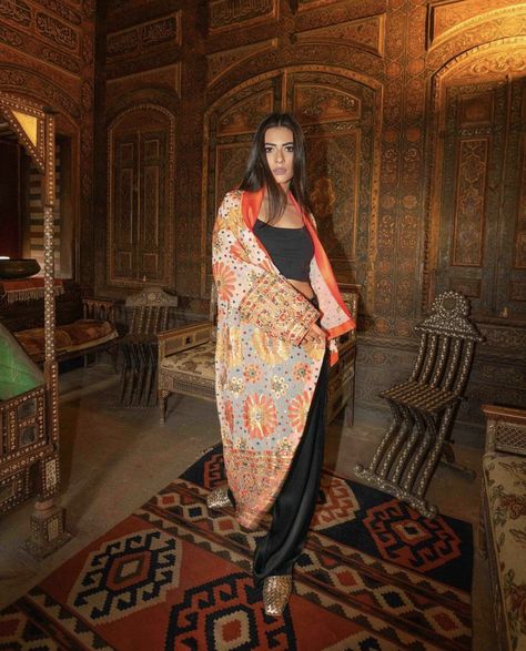 Egyptian Outfit, Aesthetic Egyptian, Itgirl Aesthetic, Egypt Girls, Egyptian Dress, Egyptian Clothing, Egypt Aesthetic, Dubai Outfits, Egyptian Women