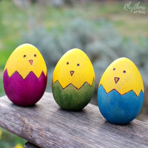 Easter chicks wooden egg craft is a fun and easy rustic spring DIY project. Kids love finding these cute little chicks in Easter Baskets and on Easter Egg Hunts. Easter Eggs | Woodburning Craft | Easter Ideas Wooden Eggs Crafts, Easter Chick Craft, Egg Craft, Creative Easter Eggs, Easter Crafts For Adults, Painted Eggs, Crafts Easter, Easter Egg Designs, Easter Egg Crafts