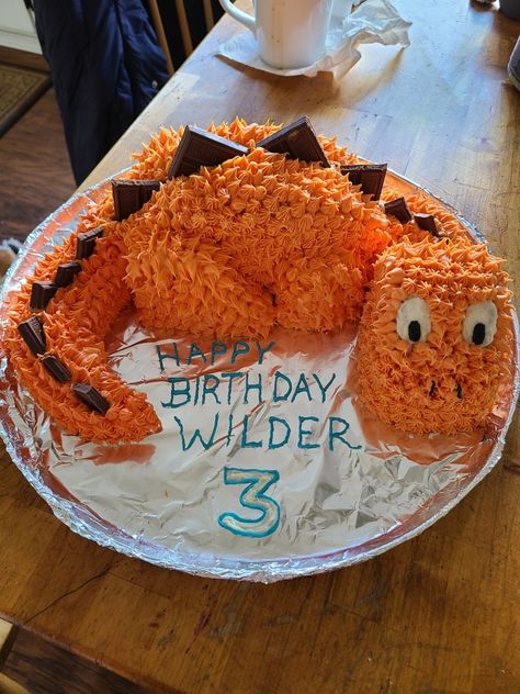 Dinasour Birthday Cakes Simple, Easy Dinasour Cake, Easy Dinosaur Cake Ideas, Easy Dragon Cake, Dino Cakes Boys, Easy Dino Cake, T Rex Birthday Cake Diy, Dinosaur Cake Diy, Dinosaur Shaped Cake