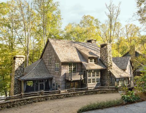 Mountain House Exteriors, Rustic House Exterior, Mountain House Interior, Mountain Home Exterior, Rustic Lake Houses, Lake Houses Exterior, Rustic Homes, Palm Beach Style, Hampton House