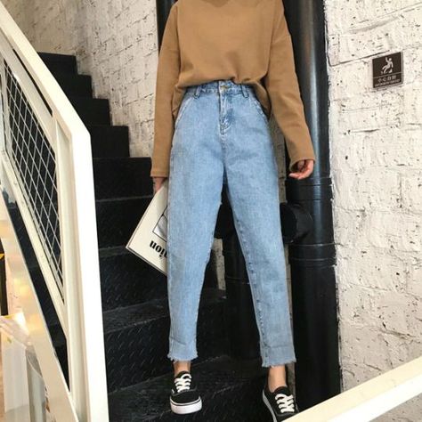 Kfashion Blog - Korean Fashion - Seasonal fashion Rok Outfit, Modeling Poses, Outfit Essentials, Mom Jeans Outfit, College Outfit, Retro Jeans, Jeans Outfit Casual, K Fashion, Fashion Hijab