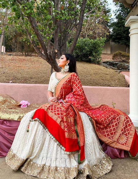 Indian Bridal Couture, Red And White Outfits, Chikankari Lehenga, Latest Bridal Lehenga, Zardozi Work, Wedding Lehenga Designs, Lehenga Designs Simple, Traditional Indian Dress, Indian Dresses Traditional