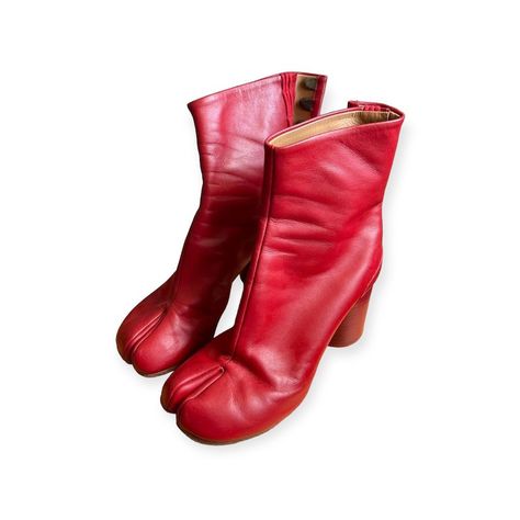 Margiela Tabi Boots, Tabi Boots, Margiela Tabi, Womens Pumps, Red Cherry, Cherry Red, Women's Pumps, Second Hand, Cherry