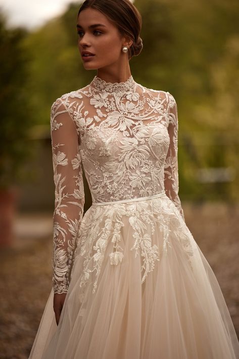 Daria Karlozi, Chic Bridal Gown, Fancy Wedding Dresses, Dream Wedding Ideas Dresses, Engagement Dresses, A Line Wedding Dress, New Wedding Dresses, Fashion Group, Modest Wedding Dresses