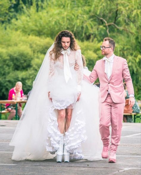 Androgynous Wedding Attire, Trans Wedding, Androgynous Wedding, Queer Weddings, Gender Fluid Fashion, Two Brides, Cute White Guys, Fashion Drawing Dresses, Gay Marriage