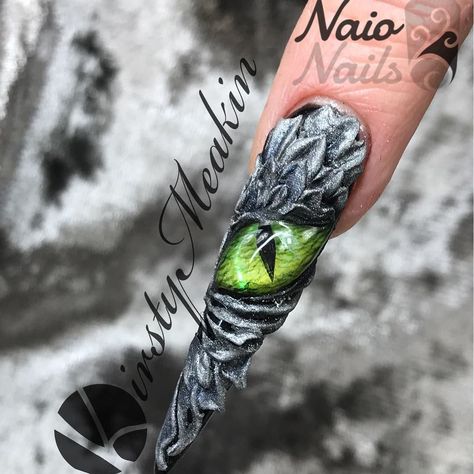 There be dragons among us #naionailsuk #nailsofinstagram #nailart #dragonnails @nailpromagazine @nailsmagazine @scratchmagazine @alscratch @helena.biggs https://youtu.be/a24a_OnMBmI Kirsty Meakin, Naio Nails, Scary Nails, Dragon Nails, Eye Nail Art, Nail Design Video, Magic Nails, Nails 3d, Pretty Nail Art Designs