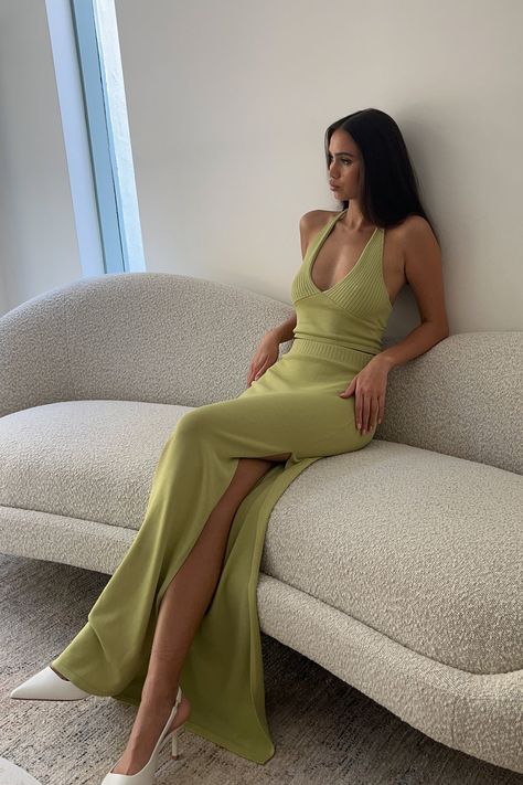 Summer Outfits Maxi Dress, Halter Top And Skirt Outfits, Chic Skirt Outfits Classy, Halter Top Outfit Classy, Casual Maxi Skirt Outfit, Green Outfit Summer, Summer Outfits Skirt, Maxi Dress Outfit Casual, Engagement Party Outfit Guest