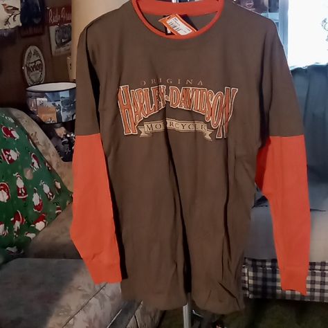 Mimics A Long Sleeve T-Shirt With A Regular T-Shirt Over Top Of It The Arm Is Just Sewing Extra On And The Neck Has An Extra Piece Around It To Make It Look Like Two Shirts Says Original Harley-Davidson Motorcycles Upcycling Long Sleeve Shirts, T Shirt Over Long Sleeve, Harley Davidson Shirts, Orange Clothes, Harley Davidson Crewneck, Grandpa Harley Shirt, Oversized Harley Davidson Shirt, Harley Davidson Tshirt, Vintage Harley Davidson Shirt