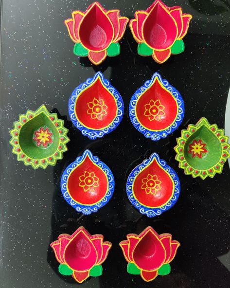 Diwali Diya Decoration Flower Diya Decoration, Diwali Party Decorations At Home, Painted Diya, Shubh Deepawali, Diwali Ideas, Diya Designs, Diya Decoration Ideas, Diwali Diya Decoration, Pooja Decor