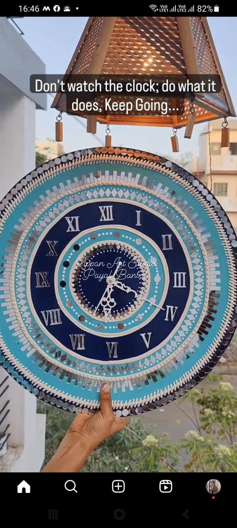 Lippan Art Clock Design, Painted Mirror Art, Acrylic Portrait Painting, Diy Crafts Love, Mandala Wallpaper, Lippan Art, Mirror Artwork, Wine Bottle Art, Art And Craft Videos