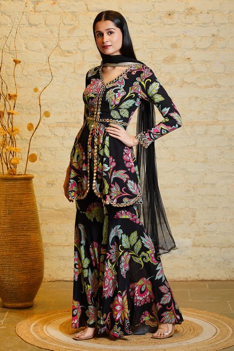 Latest Kurti Designs Pattern With Lace, Peplum Dress Design, Border Design Dress Pattern, Digital Print Suit Design, Crepe Suit Designs Indian, Black Floral Kurti, Floral Suit Designs, Floral Print Suit Designs, Print Kurti Designs Latest