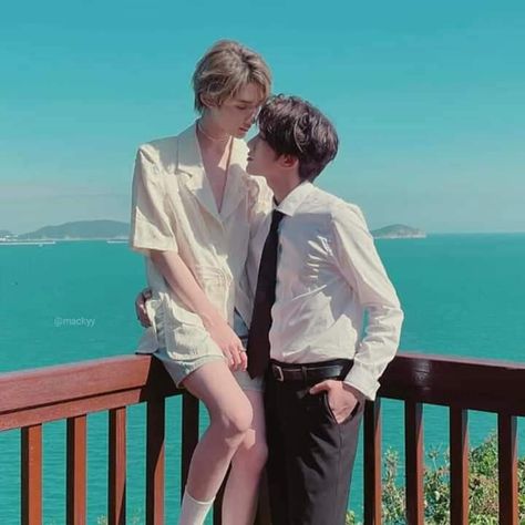 Height Difference, Male Pose Reference, Couple Poses Reference, Body Reference Poses, Human Poses Reference, Foto Poses, Poses References, Human Poses, Body Reference