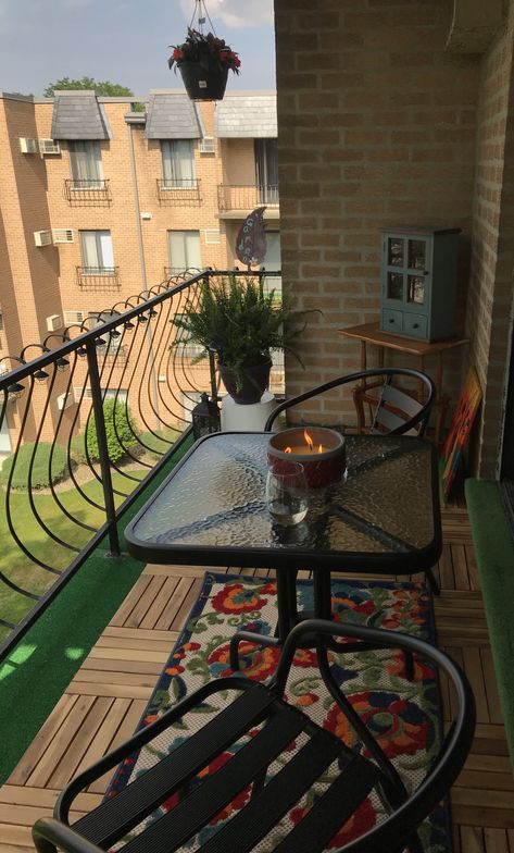 My oasis - balcony decor Oasis Balcony, Outdoor Balcony Furniture, Apartment Deck, Bathroom Inspo Interior Design, Narrow House Designs, Easy Room Decor, Small Balcony Design, Small Apartment Design, Apartment Patio