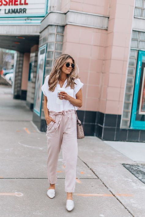 NEUTRAL PINK TROUSER PANTS | Cella Jane High Waisted Tie Pants, Paper Bag Pants, Casual Work Outfits Women, Bag Pants, Pink Trousers, Smart Casual Style, Streetwear Mode, Summer Work Outfits, Casual Work Outfit