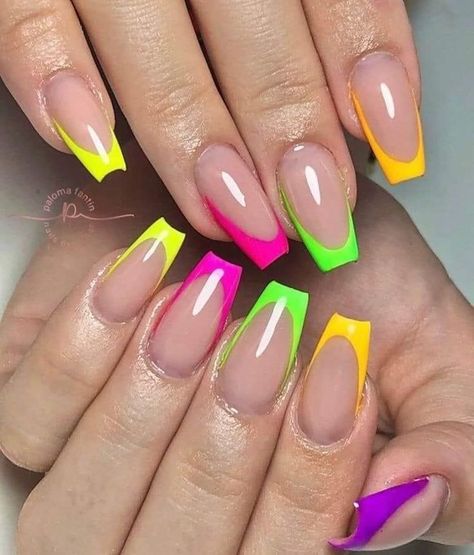 Nail Shapes Square, Neon Nail Art, Holiday Nail Designs, Colorful Nails, Edgy Nails, Nails Design With Rhinestones, Acrylic Nails Coffin Pink, Spring Nail Art, Nail Art Kit