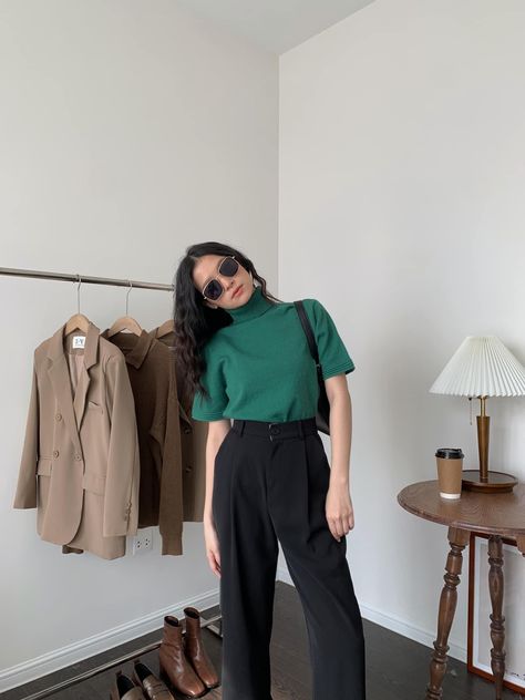 Green Ootd, Formal Fits, Office Clothing, Korean Fits, Polo Shirt Outfits, Green Polo Shirts, Green Trousers, Ootd Inspo, Beauty Inspo