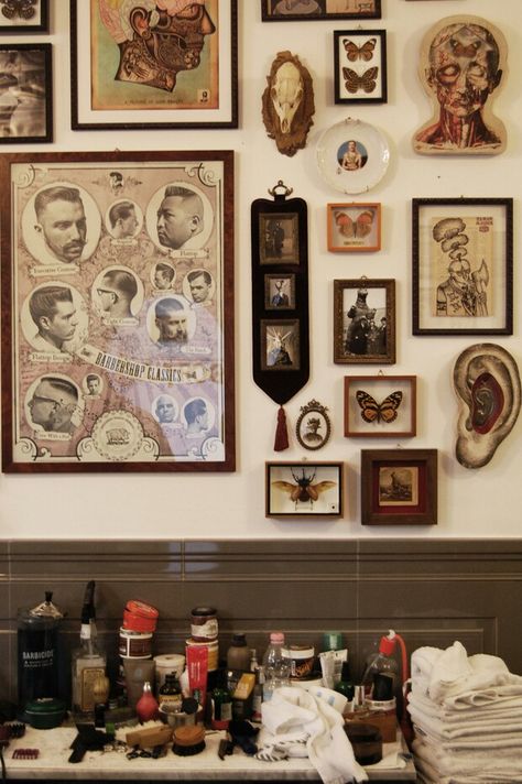 Vintage Barbershop Aesthetic, Barber Shop Aesthetic, Barber Suite, Old School Barber Shop, Shop Reference, Tattoo Room, Classic Barber Shop, Barber Shop Interior, Barber Tattoo