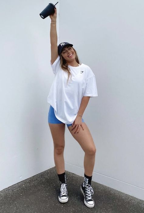 Gym Shorts And Tshirt Outfit, Gym Tshirt Outfit Women, Big Tshirt Gym Fit, Baggy Gym Outfits For Women, Gym Outfit Summer, Shorts And Tshirt Outfits, Gym Outfit Women, Women Gym Outfits, T-shirt Photography