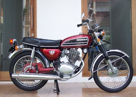 Honda Cb Series, Honda Cb 125, Classic Honda Motorcycles, Honda S90, Motorcycle Restoration, Honda Cb125, Sepeda Retro, Honda Motorbikes, Cb 450