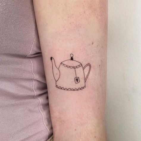 Teapot Pouring Into Teacup Tattoo, Tea Kettle Tattoo, Kettle Tattoo, Teacup Tattoo Vintage, Tea Tattoo Ideas, Tea Pot Tattoo, Tea Cup Tattoo, Skin Doodles, Teapot Tattoo