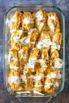 These pumpkin stuffed shells are luxuriously creamy, rich and comforting with the most epic garlic parmesan cream sauce! Pumpkin Stuffed Shells, Garlic Parmesan Cream Sauce, Parmesan Cheese Sauce, Parmesan Cream Sauce, Cheese Sauce Recipe, Giada De Laurentiis, Garlic Parmesan, Stuffed Shells, Cheese Sauce