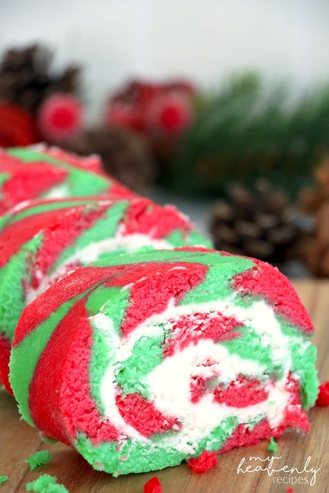 How to Make a Christmas Cake Roll Christmas Roll Cake Red And Green, Christmas Rolled Cake, Christmas Jelly Roll, Christmas Cake Rolls, Christmas Logs, Christmas Roll Cake Design, Christmas Cake Roll Recipes, Cake Roll Design, Cake Roll From Box Cake