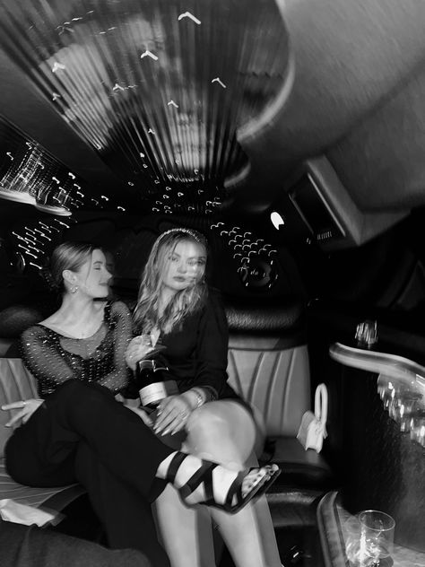 Limo Bachelorette Party, Party Limo Aesthetic, Limo Party Aesthetic, Party Bus Photoshoot, Party Bus Pictures, Limo Photoshoot, Party Bus Bachelorette, Limo Pictures, Limousine Aesthetic