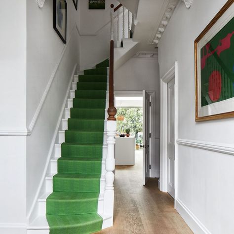 Take a tour of this redesigned Victorian terrace in South London Carpet Diy, White Staircase, Staircase Runner, Narrow Hallway Ideas, Bohemian Living Rooms, Victorian Terrace, Modern Staircase, Green Carpet, Narrow Hallway