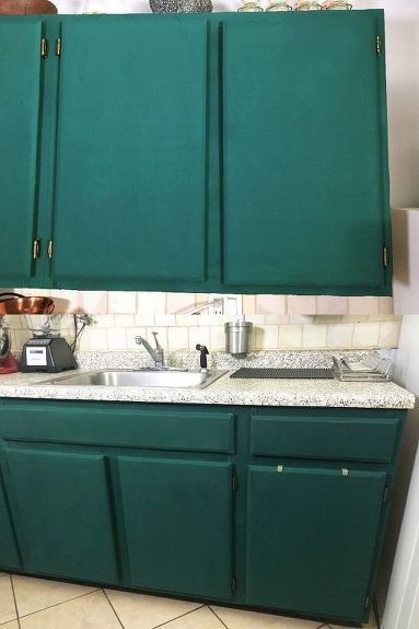 Brighten up your boring kitchen in JUST 5 hours and it's perfect even if you rent! - This is SO good to know! With the fabric of your choice you can "paint" your rental cabinets to customize your Rolling Pantry, Faux Brick Backsplash, Cabinet Cover, Update Cabinets, Brick Backsplash, Smitten Kitchen, Faux Brick, Cabinet Makeover, Concrete Countertops