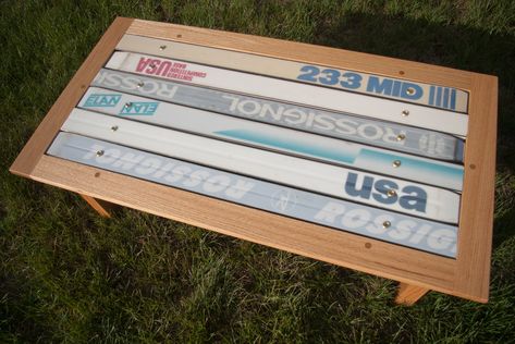 Coffee table made from old skis Ski Table, Ski Repurpose, Old Snow Skis Ideas, Repurpose Skis, Cross Country Ski Repurpose, Bench Made From Skis, Old Skis Ideas, Ski Condo, Ski Chair