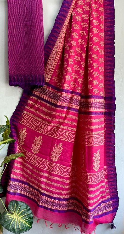 ☘️☘️Exclusive hand block printed cotton silk with tample border sarees ( ajarak and dabuprints) 🥻 with blouse ☘️🔸🥻 Saree:- 5.50 meter cotton silk with tample 🔸Blouse:- 0.90 meter cotton silk with tample border Print Saree, Printed Sarees, Hand Print, Saree Blouse, Cotton Silk, Block Print, Printed Cotton, Saree, Silk