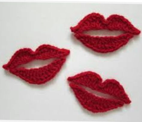 Crochet Kiss, Crochet Lips, Angel Baby Crochet, Crochet Applique Patterns Free, Crochet Mask, Crochet Doll Tutorial, Crochet Eyes, Crochet Faces, Haken Baby