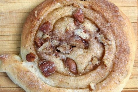 Cinnamon Chip Recipes, Cinnamon Crisps, Baking Cinnamon, Food Easy Recipes, Healthy Snack Recipes, Breakfast Rolls, Cinnamon Chips, Homemade Dough, Baking Recipe