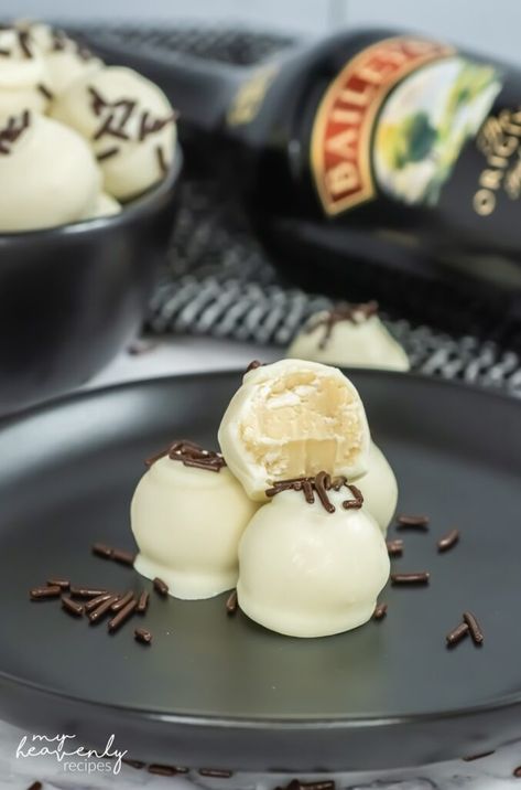 Bailey's Irish Cream Truffles Recipe - My Heavenly Recipes Baileys Christmas Desserts, Baileys Recipes Desserts Christmas, Baileys Truffles Recipe, Baileys Recipes Desserts, Baileys Truffles, Christmas Goodies Recipes, Bailey Truffles, Irish Cream Truffles, Baileys Irish Cream Recipes