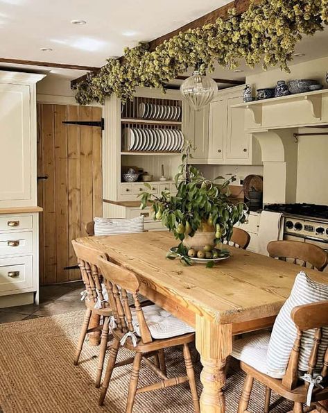 Estilo Cottage, English Farmhouse, English Cottage Decor, Cottage Inspiration, Cottage Interior, Style Cottage, Cottage Kitchens, Cottage Interiors, Farmhouse Interior