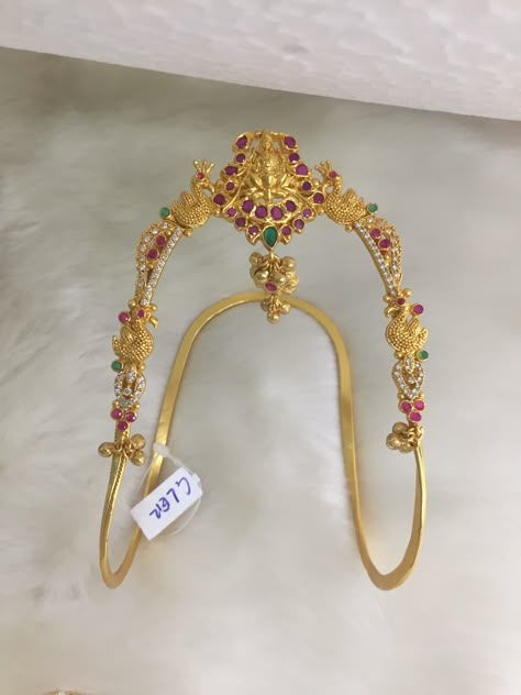 Hand Vanki Designs Gold, Gold Vanki Designs, Vanki Designs Jewellery, Vaddanam Designs, Delicate Gold Jewelry, Gold Pearl Jewelry, Choker Necklace Designs, Indian Bridal Jewelry Sets, Diamond Wedding Jewelry