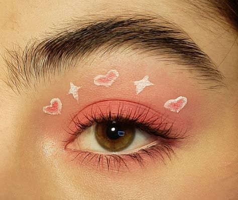 Pink makeup with hearts 💕 Heart Blush Makeup, Heart Makeup Look, Vday Makeup, Cute Pink Makeup, Makeup With Eyeshadow, Divinely Feminine, Heart String Lights, Applying Eyeshadow, Mushroom Girl