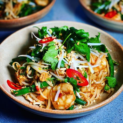 Prawn Pad Thai — Em's Food For Friends Prawn Pad Thai Recipe, Asian Prawns, Thai Prawn Recipes, Prawn Noodle Recipes, Asian Feast, Prawn Pad Thai, Pad Thai Recipe Authentic, Thai Food Dishes, Traditional Thai Food