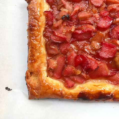 Rhubarb Puff Pastry, Pool Desserts, Recipes With Puff Pastry, Rhubarb Galette, Best Rhubarb Recipes, Rhubarb Rhubarb, Rhubarb Tart, Rhubarb Desserts, Rhubarb Crisp