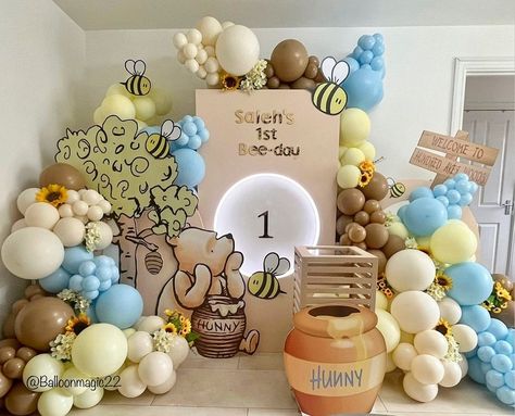 INSPIRATION💕 IDEAS💕 BALLOONS 💕 | Photo: @estacaodobalao Keep calm and stay inspired 💕 #make_a_wish_ua #organicballoons #organicballoongarland #organicballoondecor… | Instagram Brown Baby Shower Ideas, Hosting Parties, Random Products, Winnie The Pooh Themes, Outfits Sommer, Green Sand, Baby Birthday Themes, Baby Shower Deco, Disney Baby Shower