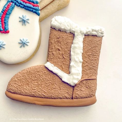 Victoria Jones-custom cookies on Instagram: “Are Ugg boots still popular?? Anything that keeps me warm in the winter is popular with me. Either way, I think this Ugg boot decorated…” Ugg Boot Cookies Decorated, Boot Cookies, Flooded Cookies, Cookie Recipes Decorating, Ugh Boots, Winter Cookies, Flooding Cookies, Ugg Boot, Fuzzy Boots