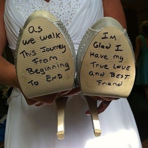 Shoe message > wedding. Cute idea . . . write a romantic message on the bottom of the bride's shoes. Before The Wedding, When I Get Married, Foto Tips, Cute Wedding Ideas, I Got Married, Bride Shoes, Wedding Wishes, Fairytale Wedding, The Groom