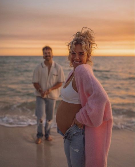 Beach Baby Announcement, Pregnancy Photoshoot Beach, Maternity Shoot Beach, Beach Pregnancy Announcement, Beach Maternity Pictures, Pregnancy Announcement Photoshoot, Maternity Photography Poses Outdoors, Florida Destination Wedding, Baby Announcement Photoshoot