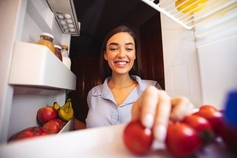 Dietitians share a list of foods that should not be refrigerated, like tomatoes. Refrigerating these foods may cause them to spoil faster than at room temp. Storing Produce, Rotten Food, Food Chemistry, How To Store Potatoes, Garlic Bulb, Lunch Salads, Eat Fruit, Group Meals, Food Lists